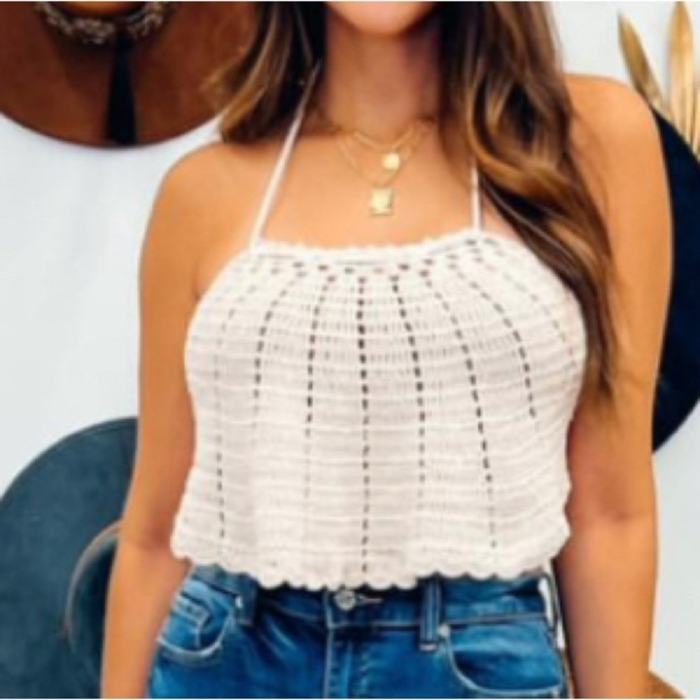 Le Lis NWT scallop crochet tie back top - Picture 2 of 4